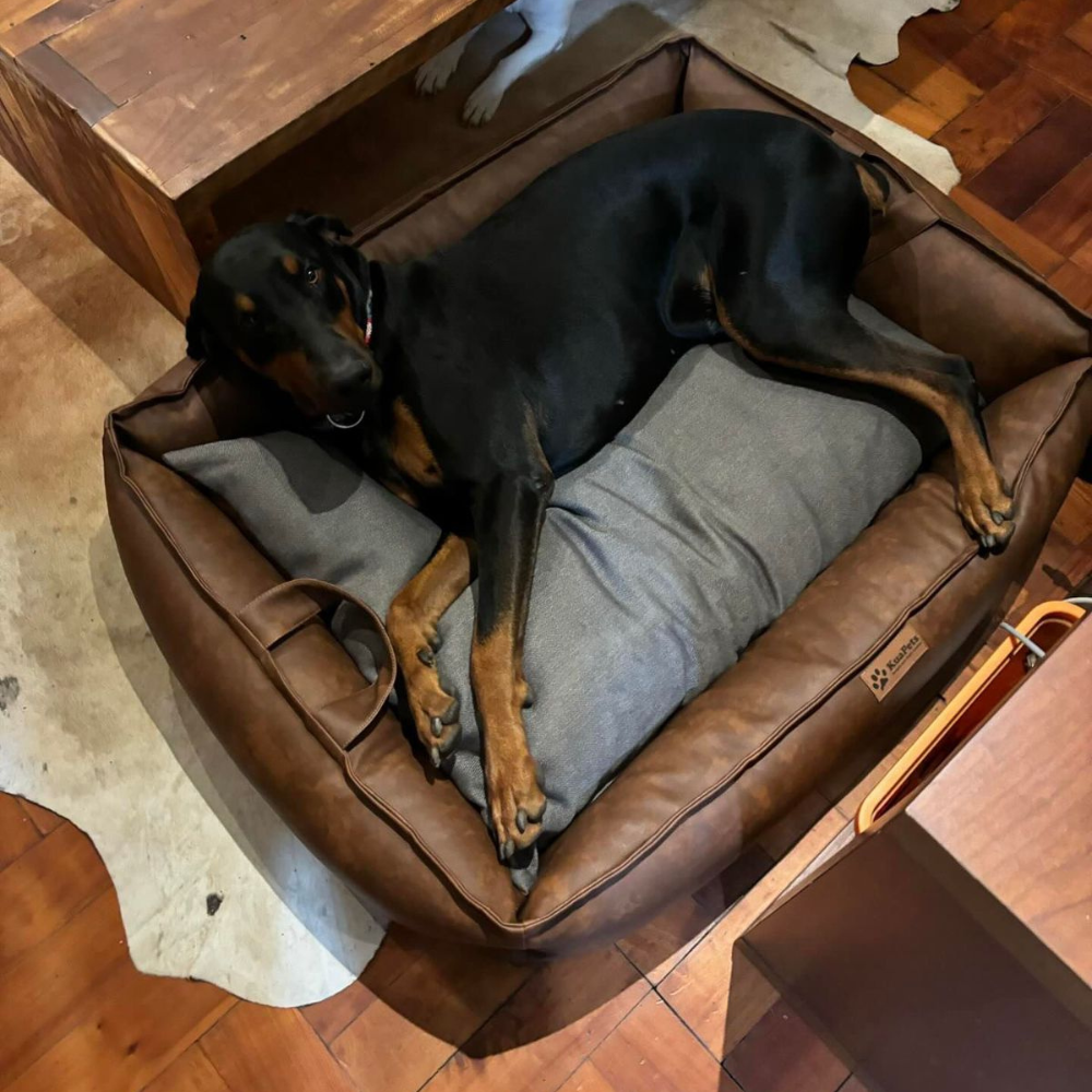 Cama para perro modelo nido Kuapets eco cuero marrón